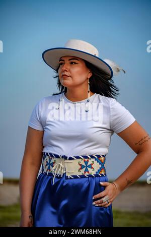 Cassandra Artichoker de la tribu Singacu Lakota Oyate dans le parc national des Badlands, Dakota du Sud. Banque D'Images