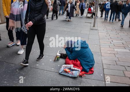 Glasgow, Royaume-Uni, 24 février 2024. Mendiants dans les rues du centre-ville, à Glasgow, en Écosse, le 24 février 2024. Photo de Jeremy Sutton-Hibbert/Alamy Live News. Banque D'Images