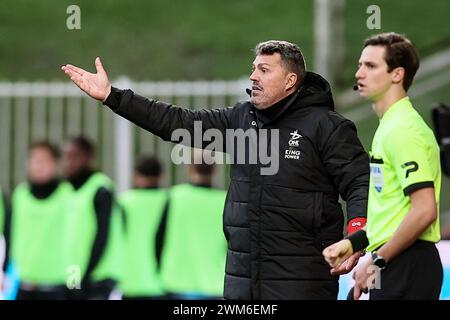 Bruxelles, Belgique. 24 février 2024. L'entraîneur-chef de l'OHL, Oscar Garcia, photographié lors d'un match de football entre RWD Molenbeek et Oud-Heverlee Leuven, samedi 24 février 2024 à Bruxelles, au jour 27 de la saison 2023-2024 de la première division du championnat belge 'Jupiler Pro League'. BELGA PHOTO BRUNO FAHY crédit : Belga News Agency/Alamy Live News Banque D'Images