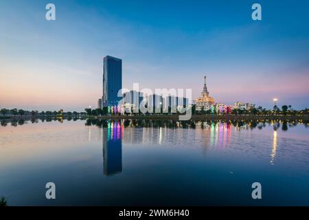 Bâtiment de verre de tour Technopark dans Vinhomes Ocean Park à Hanoi Banque D'Images