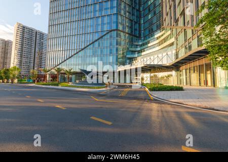 Bâtiment de verre de tour Technopark dans Vinhomes Ocean Park à Hanoi Banque D'Images
