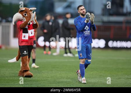 Bruxelles, Belgique. 24 février 2024. Le gardien de Rwdm Theo Defourny photographié après un match de football entre RWD Molenbeek et Oud-Heverlee Leuven, samedi 24 février 2024 à Bruxelles, au jour 27 de la saison 2023-2024 de la première division du championnat belge 'Jupiler Pro League'. BELGA PHOTO BRUNO FAHY crédit : Belga News Agency/Alamy Live News Banque D'Images