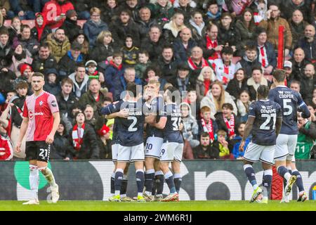 Southampton, Royaume-Uni. 24 février 2024. L'attaquant de Millwall Zian Flemming (10 ans) marque un BUT 1-2 et célèbre lors du Southampton FC contre Millwall FC au St.Mary's Stadium, Southampton, Angleterre, Royaume-Uni le 24 février 2024 Credit : Every second Media/Alamy Live News Banque D'Images