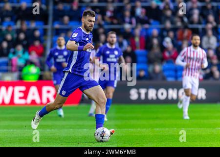 Cardiff, Royaume-Uni. 24 février 2024. Dimitrios Goutas de Cardiff City en action lors du match de championnat EFL Skybet, Cardiff City v Stoke City au Cardiff City Stadium de Cardiff, pays de Galles, samedi 24 février 2024. Cette image ne peut être utilisée qu'à des fins éditoriales. Usage éditorial uniquement, photo par crédit : Andrew Orchard sports Photography/Alamy Live News Banque D'Images