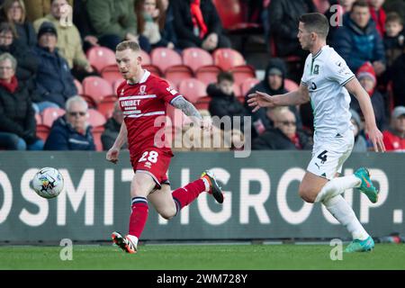 Lewis O'Brien de Middlesbrough lors du Sky Bet Championship match entre Middlesbrough et Plymouth Argyle au Riverside Stadium, Middlesbrough le samedi 24 février 2024. (Photo : Trevor Wilkinson | mi News) crédit : MI News & Sport /Alamy Live News Banque D'Images