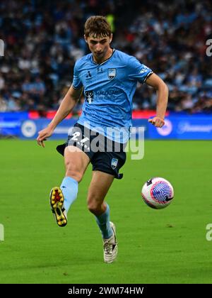 Parramatta, Australie. 24 février 2024. Hayden Matthews de l'équipe du Sydney FC est vu en action lors du match de la saison 18 de la A-League masculine 2023/24 entre le Sydney FC et le Melbourne City FC qui s'est tenu au CommBank Stadium. Score final ; Sydney FC 1:1 Melbourne City FC. Crédit : SOPA images Limited/Alamy Live News Banque D'Images