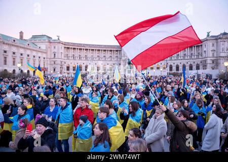 Wien, Österreich. 24. Février 2024. Ukraine-Demo Marsch des Lichtes anlässlich des Jahrestags des russischen Überfalls auf die Ukraine in Wien. Vienne *** Vienne, Autriche 24 février 2024 Ukraine Marche de démonstration de la lumière à l'occasion de l'anniversaire de l'invasion russe de l'Ukraine à Vienne Vienne Banque D'Images