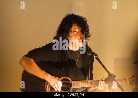 Concert de musique de chanteur italien - Motta - discussion/live avec Maestro Pellegrini Zen Circus Motta Pergola pu Rebel House Italie Copyright : xEmmanuelexOlivi/TSCKx/xLiveMediax LPM 1248280 Banque D'Images