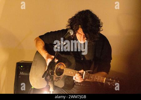 Concert de musique de chanteur italien - Motta - discussion/live avec Maestro Pellegrini Zen Circus Motta Pergola pu Rebel House Italie Copyright : xEmmanuelexOlivi/TSCKx/xLiveMediax LPM 1248282 Banque D'Images