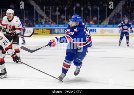 21 février 2024 : L’attaquant américain de Rochester Michael Mersch (28) patine en deuxième période contre les sénateurs de Belleville. Les Américains de Rochester ont accueilli les sénateurs de Belleville dans un match de la Ligue américaine de hockey au Blue Cross Arena de Rochester, New York. (Jonathan Tenca/CSM) Banque D'Images