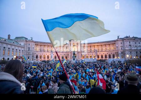 Wien, Österreich. 24. Février 2024. Ukraine-Demo Marsch des Lichtes anlässlich des Jahrestags des russischen Überfalls auf die Ukraine in Wien. Vienne *** Vienne, Autriche 24 février 2024 Ukraine Marche de démonstration de la lumière à l'occasion de l'anniversaire de l'invasion russe de l'Ukraine à Vienne Vienne Banque D'Images