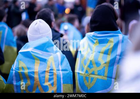 Wien, Österreich. 24. Février 2024. Ukraine-Demo Marsch des Lichtes anlässlich des Jahrestags des russischen Überfalls auf die Ukraine in Wien. Vienne *** Vienne, Autriche 24 février 2024 Ukraine Marche de démonstration de la lumière à l'occasion de l'anniversaire de l'invasion russe de l'Ukraine à Vienne Vienne Banque D'Images