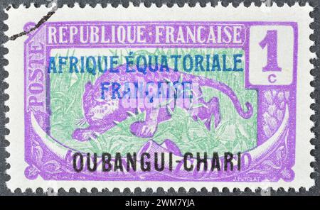 Timbre-poste oblitéré imprimé par Oubangui-Shari, qui montre la surimpression de Leopard (Panthera pardus), vers 1924. Banque D'Images