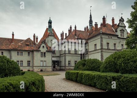 Château de Beregvár aka Palais des Comtes Schönborn un jour nuageux. Ancien bâtiment en Transcarpathie. Banque D'Images