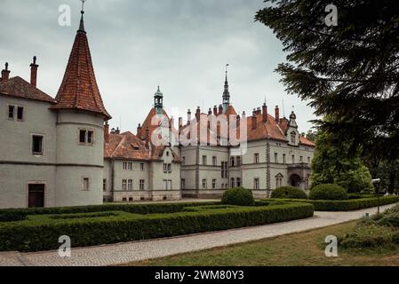 Château de Beregvár aka Palais des Comtes Schönborn un jour nuageux. Ancien bâtiment en Transcarpathie Banque D'Images