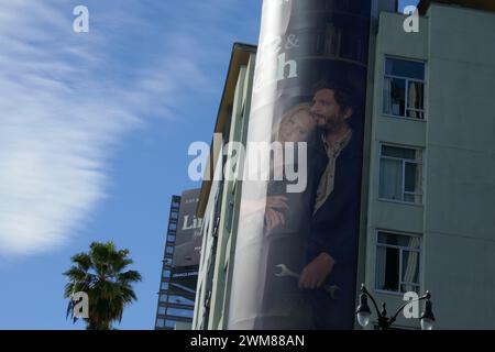 Los Angeles, Californie, USA 21 février 2024 Life & Beth Amy Schumer Billboard on Sunset Blvd le 21 février 2024 à Los Angeles, Californie, USA. Photo de Barry King/Alamy Stock photo Banque D'Images