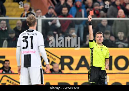 Genova, Italie. 24 février 2024. Foto Tano Pecoraro/LaPresse 24 febbraio 2024 Genova, Italia - sport, calcio - Gênes vs Udinese - Campionato di calcio Serie A TIM 2023/2024 - Stadio Luigi Ferraris. Nella foto : arbitro 24 février 2024 Gênes, Italie - sport, football - Gênes vs Udinese - Championnat italien de football Serie A 2023/2024 - stade Luigi Ferraris. Dans la photo : Referee Credit : LaPresse/Alamy Live News Banque D'Images