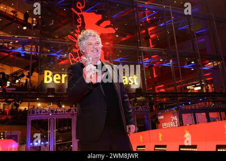 Matthias Glasner, Silberner Bär für das Beste Drehbuch BEI den 74. Internationalen Filmfestspielen Berlin, Berlinale. Berlinale Filmfestival *** Matthias Glasner, ours d'argent du meilleur scénario au 74e Festival international du film de Berlin, Berlinale Berlinale film Festival Banque D'Images