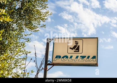 Bari, Italie - 22 septembre 2023 : bouclier Polizia, police en Italie *** Polizia Schild, Polizei en Italie Banque D'Images