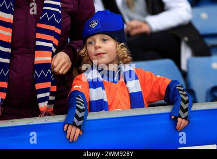 Oldham le samedi 24 février 2024. Les fans d'Oldham lors du match de la Ligue nationale de Vanarama entre Oldham Athletic et Kidderminster Harriers à Boundary Park, Oldham, le samedi 24 février 2024. (Photo : Thomas Edwards | mi News) crédit : MI News & Sport /Alamy Live News Banque D'Images