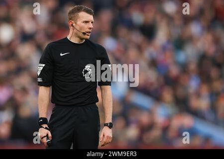 Birmingham, Royaume-Uni. 24 février 2024. Arbitre Sam Barrott lors du match de premier League à Villa Park, Birmingham. Le crédit photo devrait se lire : Gary Oakley/Sportimage crédit : Sportimage Ltd/Alamy Live News Banque D'Images