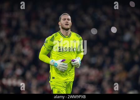 (240225) -- LONDRES, 25 février 2024 (Xinhua) -- le gardien de but de Newcastle United Loris Karius réagit lors du match de premier League anglais entre Arsenal et Newcastle United à Londres, Grande-Bretagne, le 24 février 2024. (XINHUA)POUR USAGE ÉDITORIAL UNIQUEMENT. NON DESTINÉ À LA VENTE POUR DES CAMPAGNES DE MARKETING OU DE PUBLICITÉ. AUCUNE UTILISATION AVEC DES FICHIERS AUDIO, VIDÉO, DONNÉES, LISTES DE PRÉSENTOIRS, LOGOS DE CLUB/LIGUE OU SERVICES « EN DIRECT » NON AUTORISÉS. UTILISATION IN-MATCH EN LIGNE LIMITÉE À 45 IMAGES, PAS D'ÉMULATION VIDÉO. AUCUNE UTILISATION DANS LES PARIS, LES JEUX OU LES PUBLICATIONS DE CLUB/LIGUE/JOUEUR UNIQUE. Banque D'Images