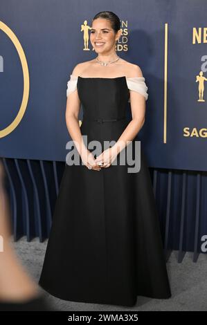 Los Angeles, États-Unis. 24 février 2024. Los Angeles, États-Unis. 24 février 2024. America Ferrera assiste à la 30e édition annuelle des SAG Awards au Shrine Auditorium and Expo Hall de Los Angeles, Californie, le samedi 24 février 2023. Photo de Chris Chew/UPI crédit : UPI/Alamy Live News crédit : UPI/Alamy Live News Banque D'Images