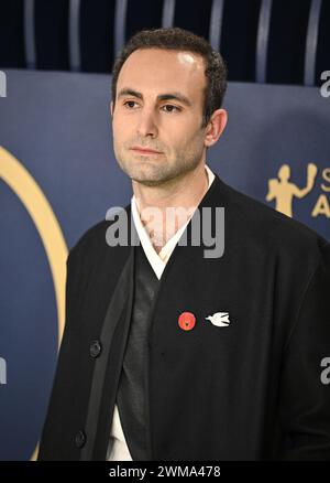 Los Angeles, États-Unis. 24 février 2024. Los Angeles, États-Unis. 24 février 2024. Khalid Abdalla assiste à la 30e édition annuelle des SAG Awards au Shrine Auditorium and Expo Hall de Los Angeles, Californie, le samedi 24 février 2023. Photo de Chris Chew/UPI crédit : UPI/Alamy Live News crédit : UPI/Alamy Live News Banque D'Images