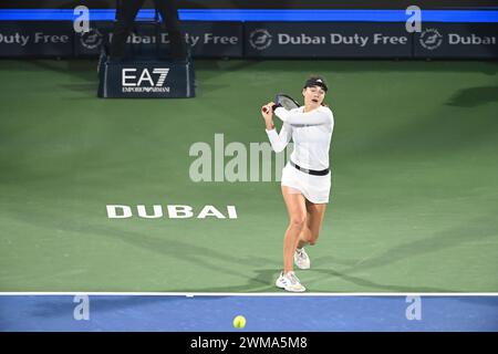 DUBAÏ, eau, 24 février 2024. Action de la finale de la WTA des Championnats de tennis Duty Free 2024 de Dubaï. Jasmine Paolini a battu Anna Kalinskaya 4-6, 7-5, 7-5, pour remporter le trophée. Crédit : Feroz Khan/Alamy Live News Banque D'Images