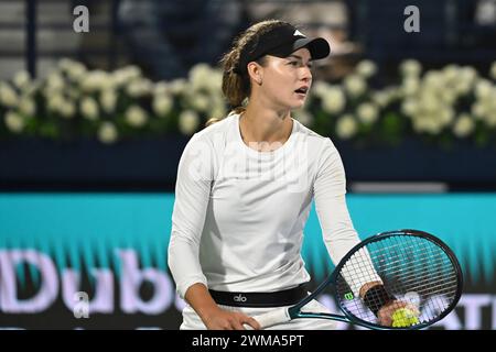 DUBAÏ, eau, 24 février 2024. Action de la finale de la WTA des Championnats de tennis Duty Free 2024 de Dubaï. Jasmine Paolini a battu Anna Kalinskaya 4-6, 7-5, 7-5, pour remporter le trophée. Crédit : Feroz Khan/Alamy Live News Banque D'Images