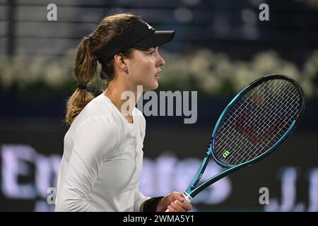 DUBAÏ, eau, 24 février 2024. Action de la finale de la WTA des Championnats de tennis Duty Free 2024 de Dubaï. Jasmine Paolini a battu Anna Kalinskaya 4-6, 7-5, 7-5, pour remporter le trophée. Crédit : Feroz Khan/Alamy Live News Banque D'Images