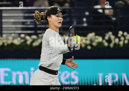 DUBAÏ, eau, 24 février 2024. Action de la finale de la WTA des Championnats de tennis Duty Free 2024 de Dubaï. Jasmine Paolini a battu Anna Kalinskaya 4-6, 7-5, 7-5, pour remporter le trophée. Crédit : Feroz Khan/Alamy Live News Banque D'Images