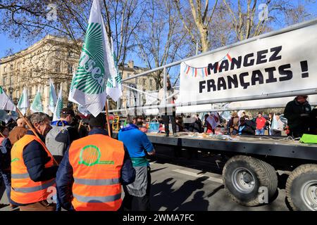 Manifestation d’agriculteurs de Nouvelle-Aquitaine dans le sud-ouest de la France à Bordeaux, la capitale régionale, pour dire « non à la liquidation des Français Banque D'Images