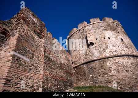 La Tour d'Alyssa, également connue sous le nom de Tour trigone, mur de la ville byzantine orientale, Acropole, vieille ville, ville haute, Thessalonique, Macédoine, Grèce Banque D'Images