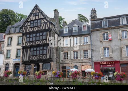 Façades de maison dans le vieux centre-ville, avec la maison à colombages de la duchesse Anne du moyen âge, Morlaix Montroulez, Finistère Penn Ar Bed Banque D'Images