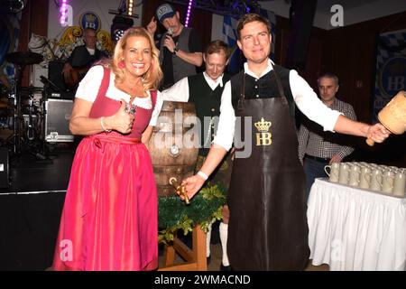 Silja Steinberg Wirtin. Juergen Kritschil GF. Leo Reisinger Schauspieler Musiker Saenger Autor Margot Guenther Steinberg Wirt Muenchen 24.02.2024 Hofbraeukeller 1. Hofbraeu Starkbiefest- Delicator -Anzapfen Muenchen *** Silja Steinberg Landlady Juergen Kritschil GF Leo Reisinger acteur musicien chanteur auteur Margot Guenther Steinberg Landlady Munich 24 02 2024 Hofbraeukeller 1 Hofbraeu Starkbiefest Delicator Anzapfen Munich Banque D'Images