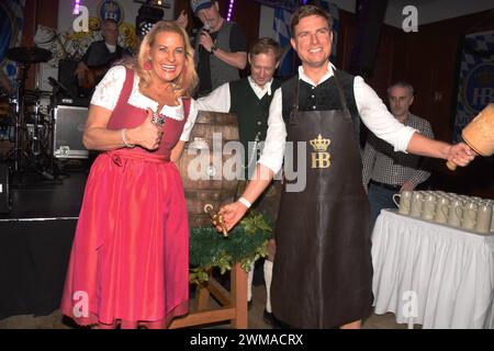 Silja Steinberg Wirtin. Juergen Kritschil GF. Leo Reisinger Schauspieler Musiker Saenger Autor Margot Guenther Steinberg Wirt Muenchen 24.02.2024 Hofbraeukeller 1. Hofbraeu Starkbiefest- Delicator -Anzapfen Muenchen *** Silja Steinberg Landlady Juergen Kritschil GF Leo Reisinger acteur musicien chanteur auteur Margot Guenther Steinberg Landlady Munich 24 02 2024 Hofbraeukeller 1 Hofbraeu Starkbiefest Delicator Anzapfen Munich Banque D'Images