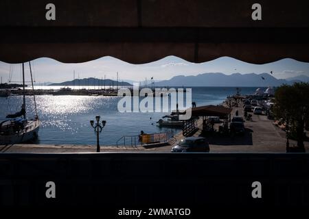 Grèce, Golfe Saronique, Western Sporades, Aegina sur 2023-01-13. L'île d'Egine dans le golfe Saronique, une ville athénienne au coeur de la mer Égée se Banque D'Images