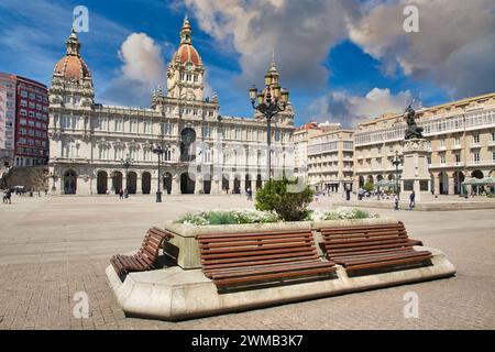 Hôtel de ville, la place de Maria Pita, La Corogne, Galice, Espagne Banque D'Images