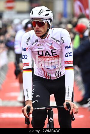 Kortrijk, Belgique. 25 février 2024. L'Allemand Nils Politt de l'équipe Émirats Arabes Unis photographié au départ de la course cycliste Kuurne-Bruxelles-Kuurne d'une journée, 196, à 4 km de Kuurne à Kuurne via Bruxelles, le dimanche 25 février 2024. BELGA PHOTO JASPER JACOBS crédit : Belga News Agency/Alamy Live News Banque D'Images