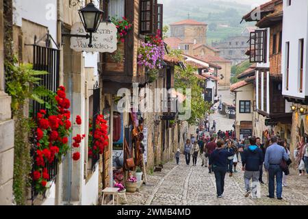 Shopping, Calle Cantón, Santillana del Mar, Cantabrie, Espagne, Europe Banque D'Images