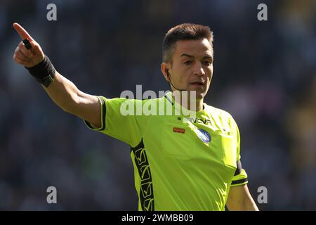 Turin, Italie. 25 février 2024. L'arbitre Antonio Rapuano réagit lors du match de Serie A au stade Allianz de Turin. Le crédit photo devrait se lire : Jonathan Moscrop/Sportimage crédit : Sportimage Ltd/Alamy Live News Banque D'Images