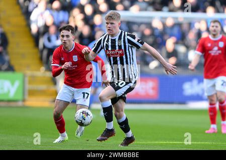 Scott Robinson du comté de Notts court lors du match de Sky Bet League 2 entre le comté de Notts et Crewe Alexandra à Meadow Lane, Nottingham le samedi 24 février 2024. (Photo : Jon Hobley | mi News) crédit : MI News & Sport /Alamy Live News Banque D'Images