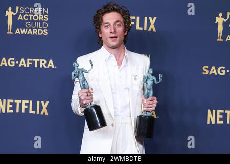 Los Angeles, États-Unis. 24 février 2024. LOS ANGELES, CALIFORNIE, États-Unis - 24 FÉVRIER : Jeremy Allen White, lauréat des prix performance exceptionnelle d'un acteur masculin dans une série comique et performance exceptionnelle d'un ensemble dans une série comique pour 'The Bear' pose dans la salle de presse lors de la 30e cérémonie annuelle Screen Actors Guild Awards qui s'est tenue au Shrine Auditorium and Expo Hall en février 24, 2024 à Los Angeles, Californie, États-Unis. (Photo de Xavier Collin/image Press Agency) crédit : image Press Agency/Alamy Live News Banque D'Images