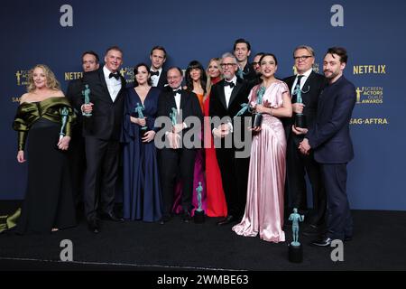 Los Angeles, Californie 24 février 2024. Matthew Macfadyen, Kieran Culkin, J. Smith-Cameron, Scott Nicholson, Alexander SkarsgŒrd, Dagmara Dominczyk, Zoe Winters, Fisher Stevens, Nicholas Braun, Arian Moayed, Alan Ruck, Juliana Canfield, David Rasche, Justine Lupe dans la salle de presse aux Screen Actors Guild Awards 2024 le 24 février 2024 au Shrine Auditorium de Los Angeles, Californie. Crédit : Faye Sadou/Media Punch/Alamy Live News Banque D'Images