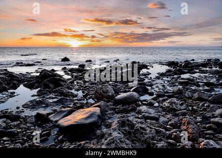 Sunrise on the Blast Beach, Durham Heritage Coast, Seaham, comté de Durham, Royaume-Uni Banque D'Images