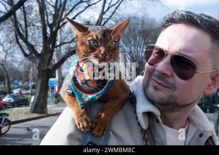 Milan, Italie. 25 février 2024. Foto Alessandro Cimma/LaPresse 25-02-2024 Milano, Italie. Piazza Oberdan. Concentramento e poi corteo fino a Piazza Scala contro la violenza sugli animali e il Supportto alla proposta di legge di cui è prima firmataria Michela Vittoria Brambilla. Photo Alessandro Cimma/LaPresse 02-25-2024 Milan, Italie. Oberdan Square. Concentration puis procession à Piazza Scala contre la violence contre les animaux et le soutien à la loi dont Michela Vittoria Brambilla est le premier signataire. Crédit : LaPresse/Alamy Live News Banque D'Images