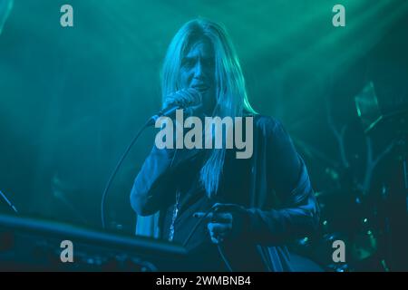 Aarhus, Danemark. 24 février 2024. Le groupe de black metal danois Myrkur est composé de la musicienne et chanteuse Amalie Bruun qui donne ici un concert au Voxhall à Aarhus. (Crédit photo : Gonzales photo/Alamy Live News Banque D'Images