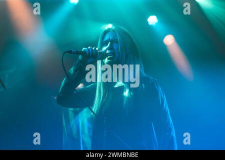 Aarhus, Danemark. 24 février 2024. Le groupe de black metal danois Myrkur est composé de la musicienne et chanteuse Amalie Bruun qui donne ici un concert au Voxhall à Aarhus. (Crédit photo : Gonzales photo/Alamy Live News Banque D'Images
