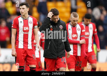 Oliver Norwood (au centre) de Sheffield United réagit après le match de premier League au Molineux Stadium de Wolverhampton. Date de la photo : dimanche 25 février 2024. Banque D'Images